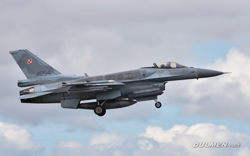 01 F-16C 4054 31BLT